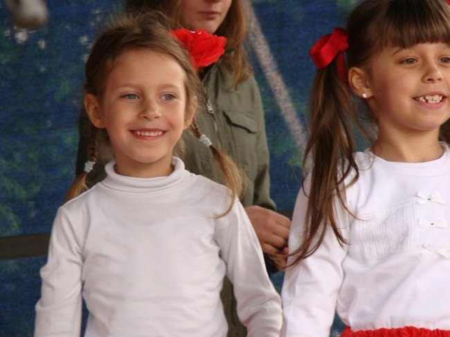 Rozdawali żółte róże na rynku (zdjęcia)