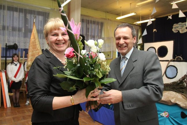 Dwójka świętowała z marynarzami (zdjęcie)