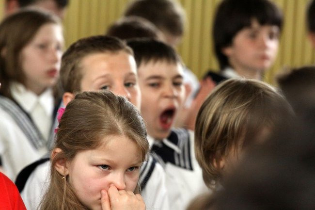 Dwójka świętowała z marynarzami (zdjęcie)