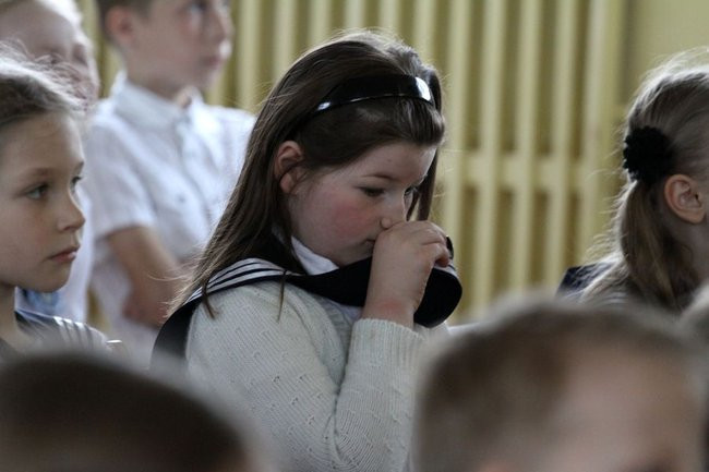 Dwójka świętowała z marynarzami (zdjęcie)