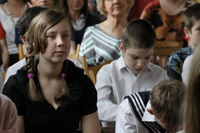 Dwójka świętowała z marynarzami (zdjęcie)