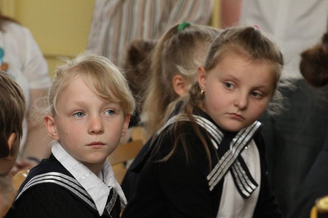 Dwójka świętowała z marynarzami (zdjęcie)