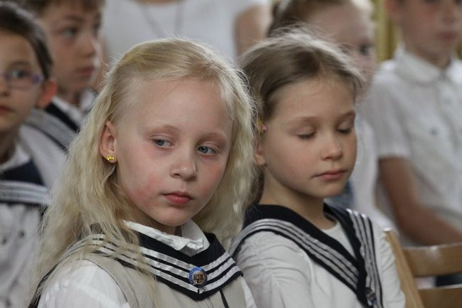 Dwójka świętowała z marynarzami (zdjęcie)