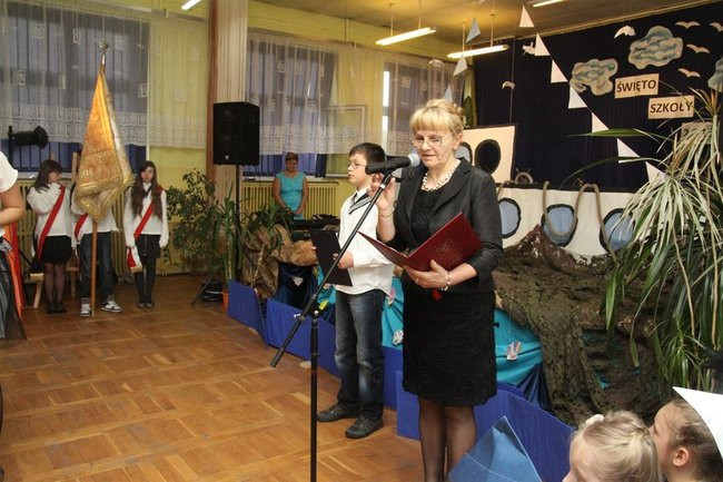 Dwójka świętowała z marynarzami (zdjęcie)