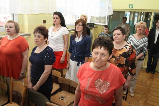 Dwójka świętowała z marynarzami (zdjęcie)