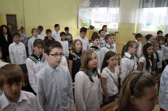 Dwójka świętowała z marynarzami (zdjęcie)