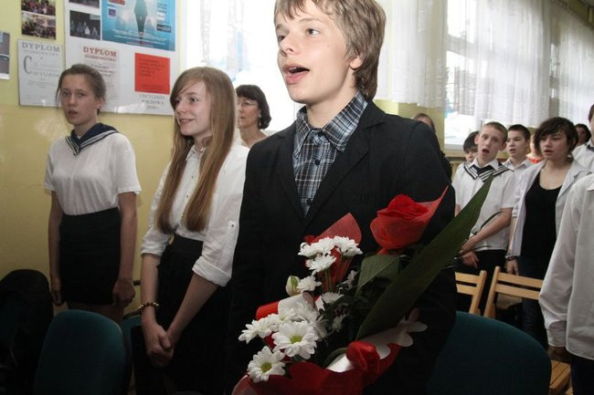 Dwójka świętowała z marynarzami (zdjęcie)