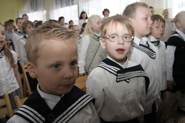 Dwójka świętowała z marynarzami (zdjęcie)