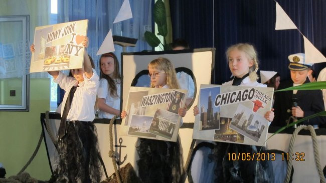 Dwójka świętowała z marynarzami (zdjęcie)