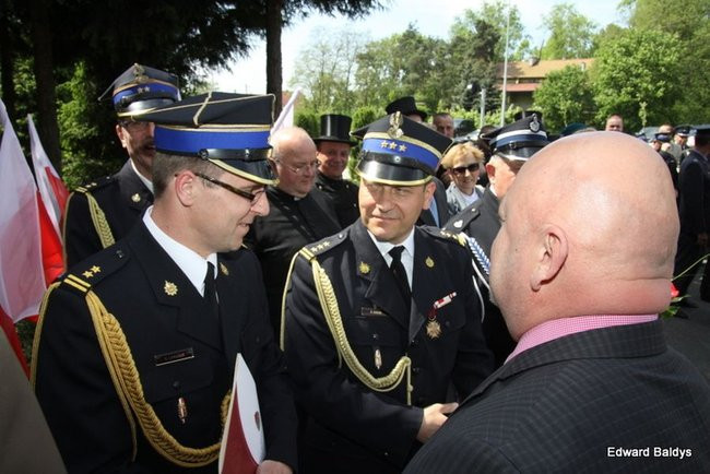 Strażacy świętowali przed komendą (wideo i zdjęcia)