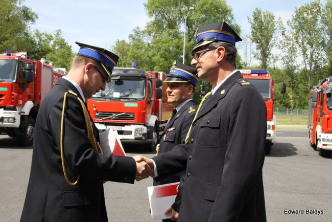 Strażacy świętowali przed komendą (wideo i zdjęcia)