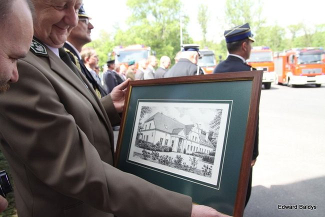 Strażacy świętowali przed komendą (wideo i zdjęcia)