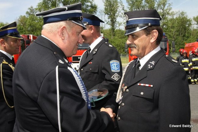 Strażacy świętowali przed komendą (wideo i zdjęcia)