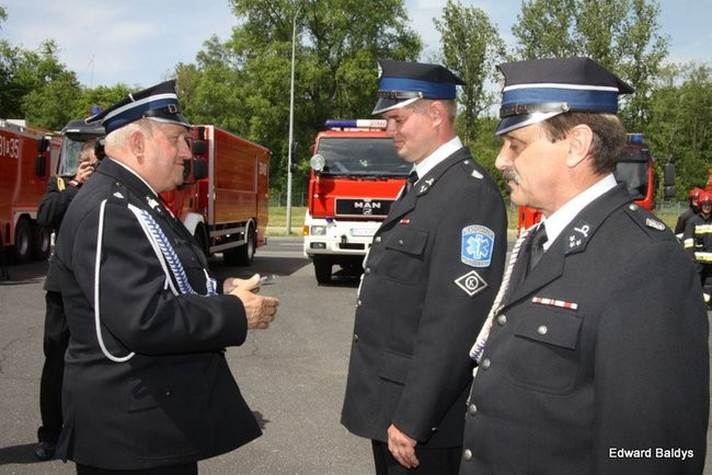 Strażacy świętowali przed komendą (wideo i zdjęcia)