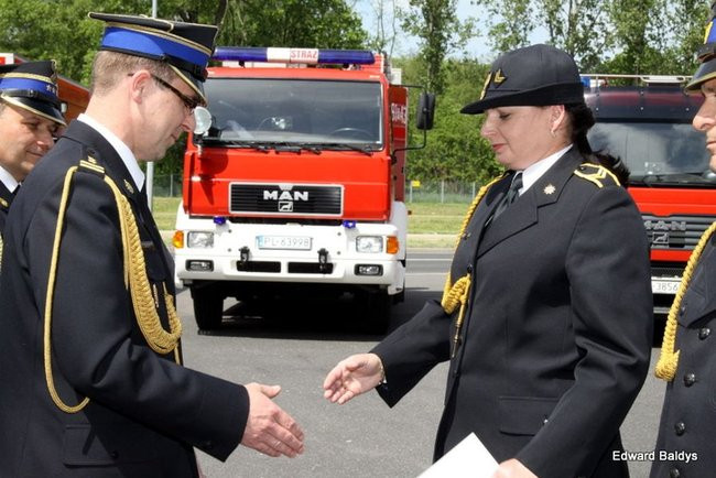 Strażacy świętowali przed komendą (wideo i zdjęcia)