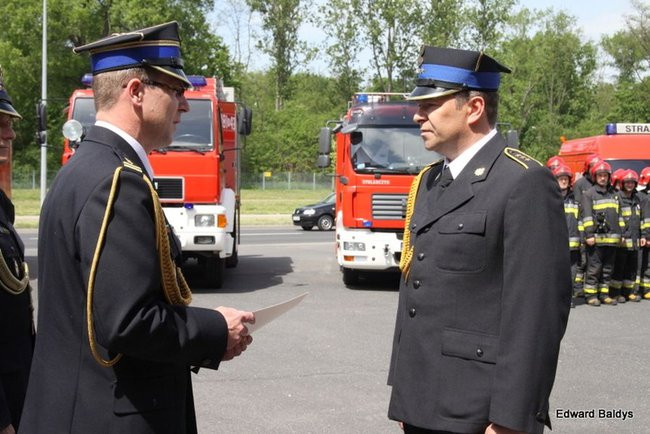 Strażacy świętowali przed komendą (wideo i zdjęcia)