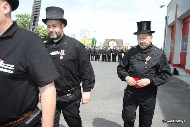 Strażacy świętowali przed komendą (wideo i zdjęcia)