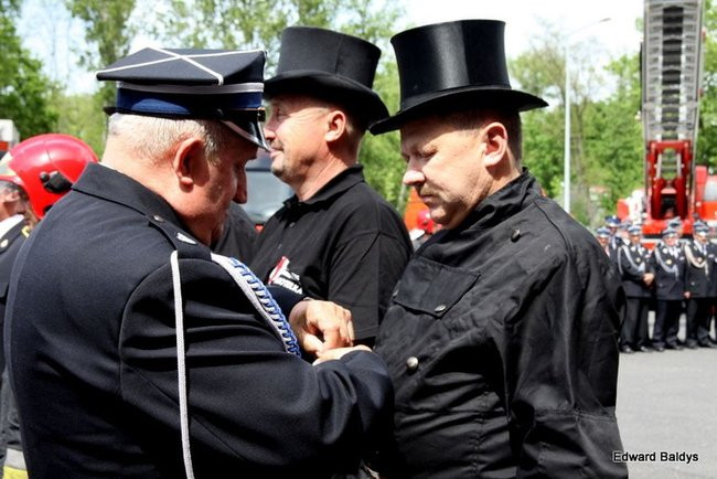 Strażacy świętowali przed komendą (wideo i zdjęcia)