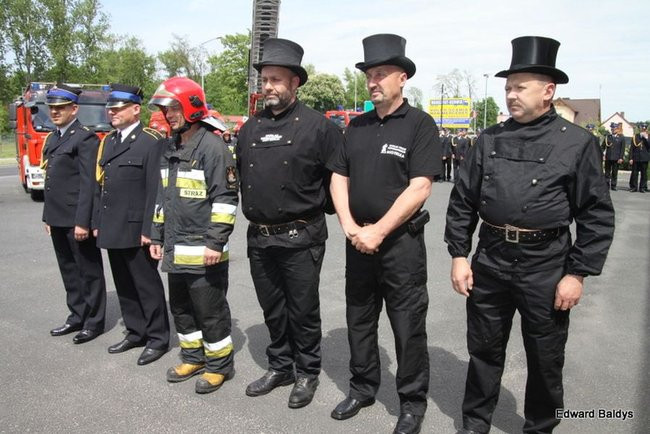 Strażacy świętowali przed komendą (wideo i zdjęcia)