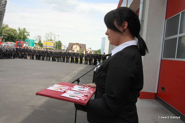 Strażacy świętowali przed komendą (wideo i zdjęcia)