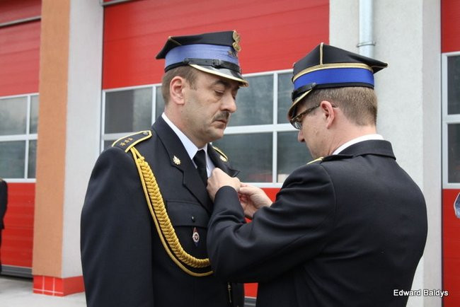 Strażacy świętowali przed komendą (wideo i zdjęcia)