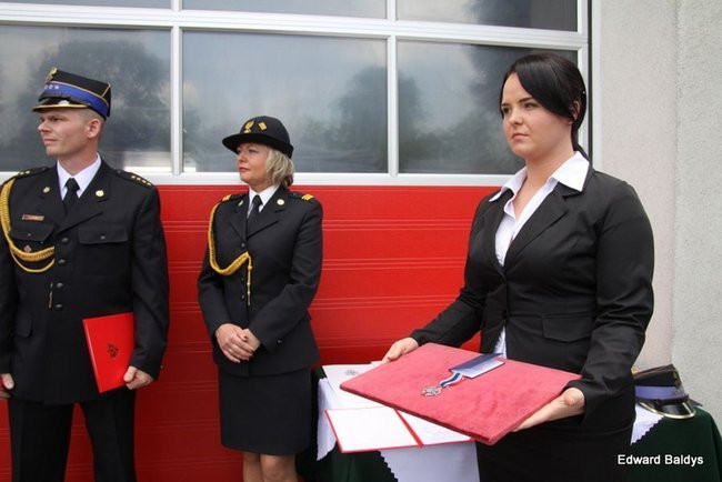 Strażacy świętowali przed komendą (wideo i zdjęcia)