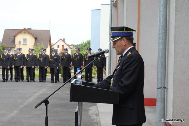 Strażacy świętowali przed komendą (wideo i zdjęcia)