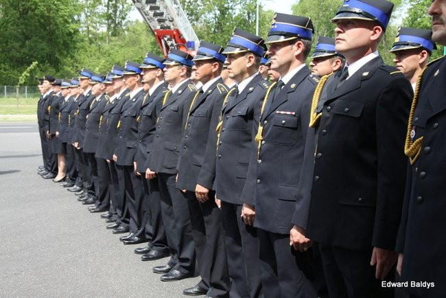 Strażacy świętowali przed komendą (wideo i zdjęcia)