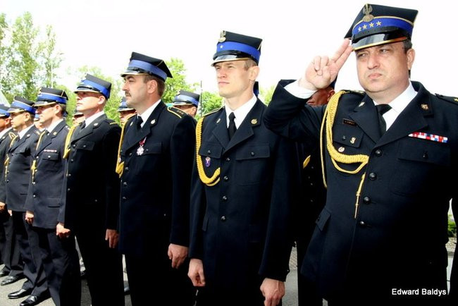 Strażacy świętowali przed komendą (wideo i zdjęcia)