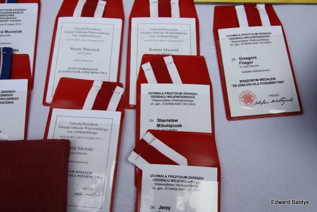 Strażacy świętowali przed komendą (wideo i zdjęcia)