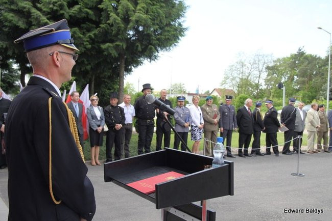 Strażacy świętowali przed komendą (wideo i zdjęcia)