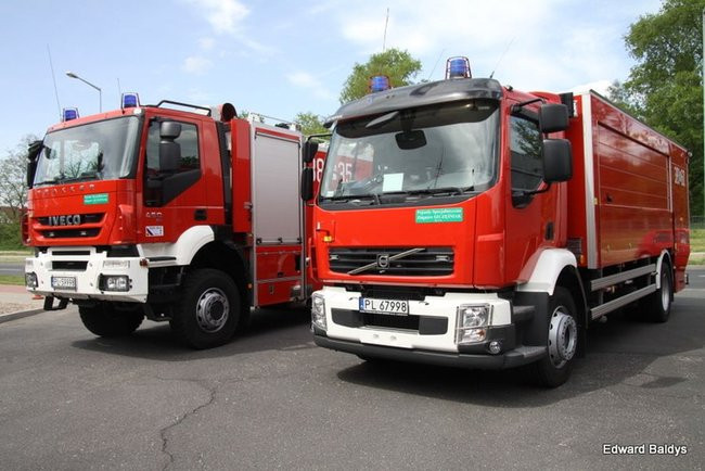 Strażacy świętowali przed komendą (wideo i zdjęcia)