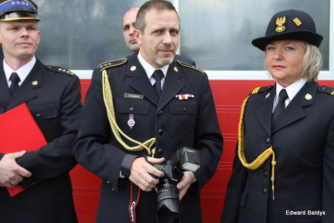 Strażacy świętowali przed komendą (wideo i zdjęcia)