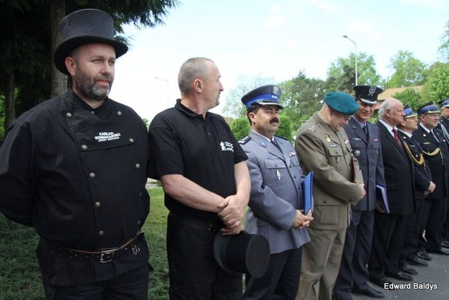 Strażacy świętowali przed komendą (wideo i zdjęcia)
