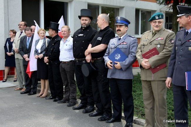 Strażacy świętowali przed komendą (wideo i zdjęcia)
