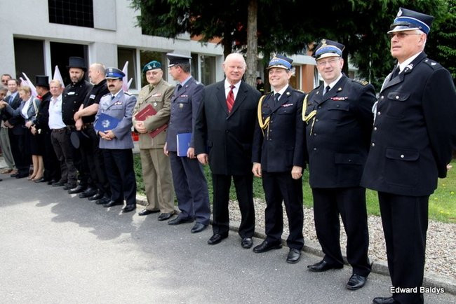 Strażacy świętowali przed komendą (wideo i zdjęcia)