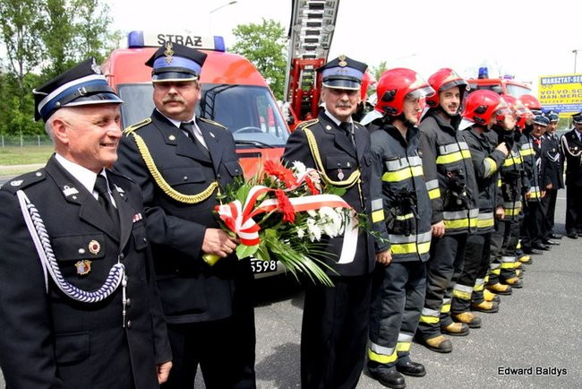 Strażacy świętowali przed komendą (wideo i zdjęcia)