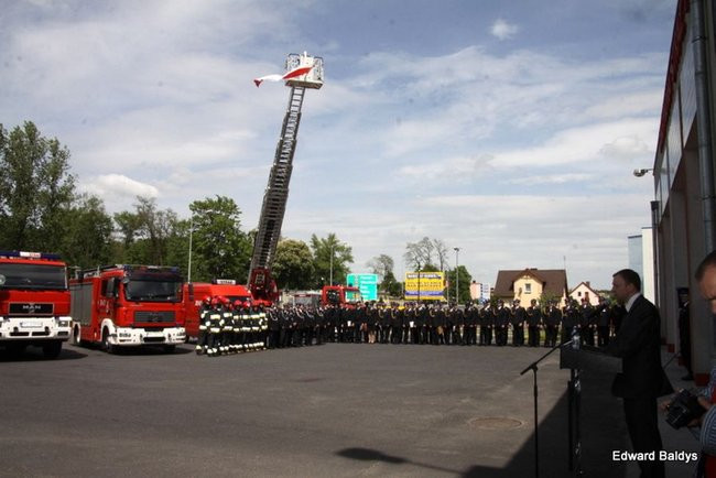 Strażacy świętowali przed komendą (wideo i zdjęcia)