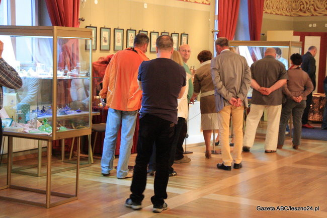 Oblężona synagoga (zdjęcia)