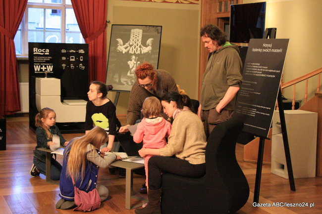 Oblężona synagoga (zdjęcia)