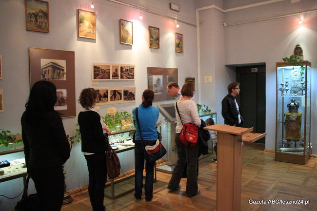 Oblężona synagoga (zdjęcia)