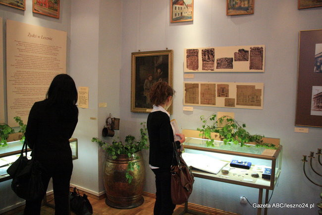 Oblężona synagoga (zdjęcia)