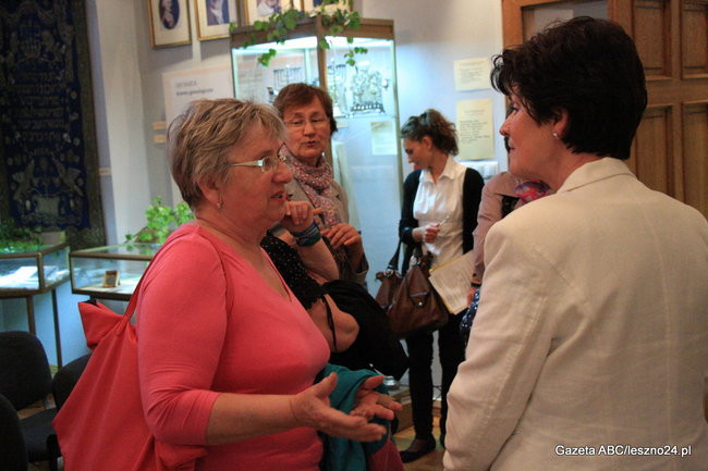 Oblężona synagoga (zdjęcia)