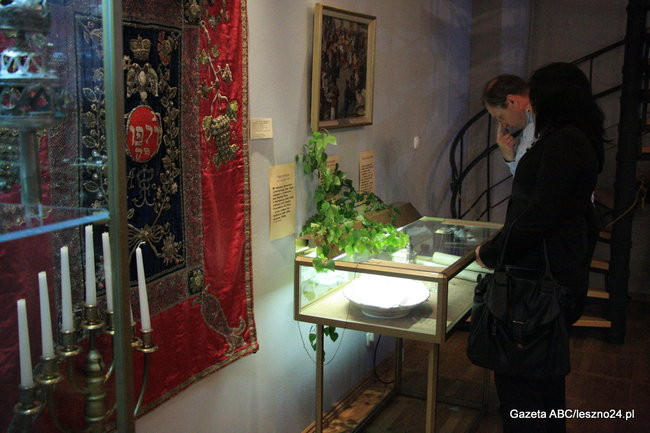 Oblężona synagoga (zdjęcia)