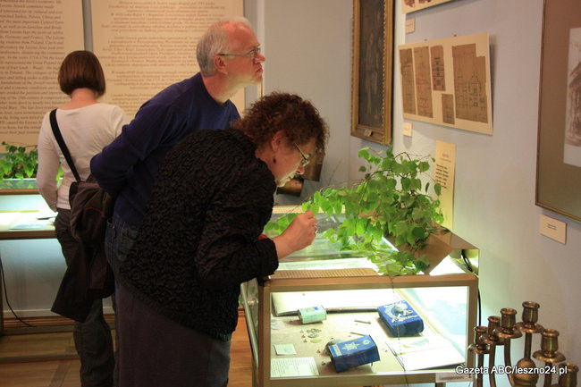 Oblężona synagoga (zdjęcia)