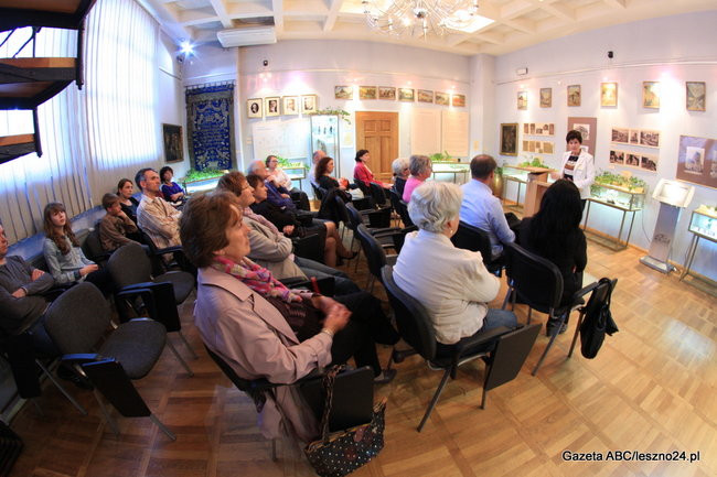 Oblężona synagoga (zdjęcia)