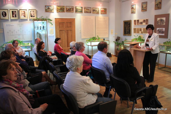 Oblężona synagoga (zdjęcia)