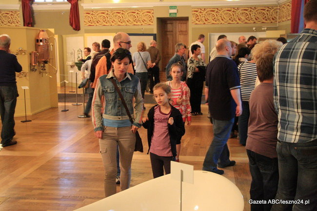 Oblężona synagoga (zdjęcia)