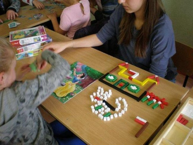 W Rydzynie przedszkolacy bawią się z gimnazjalistami (zdjęcia)