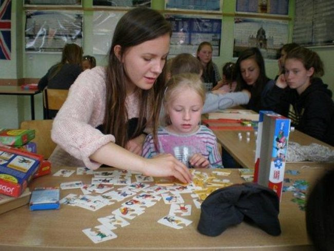 W Rydzynie przedszkolacy bawią się z gimnazjalistami (zdjęcia)
